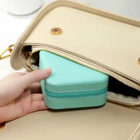 Jewellery Box for Women, Mini Portable Jewelry Box Organizer PU Leather Jewellerrying Display Holder, Small Travel Jewellery Box for Girls, Women, Mother, Daught Travel Ring, Pendant, Earring